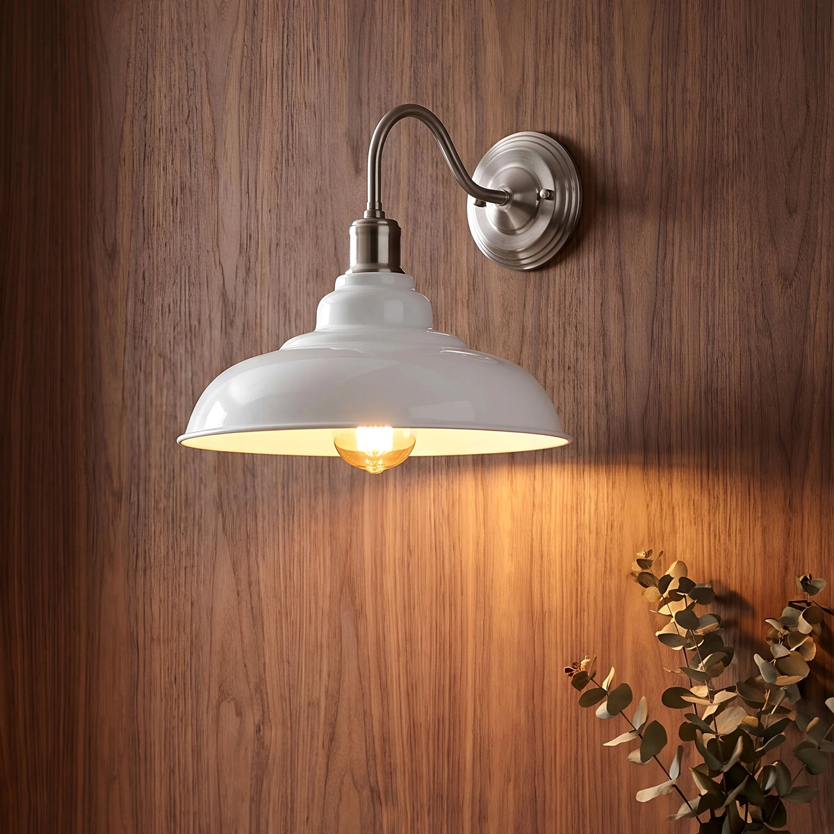 White E27 wall light fixture